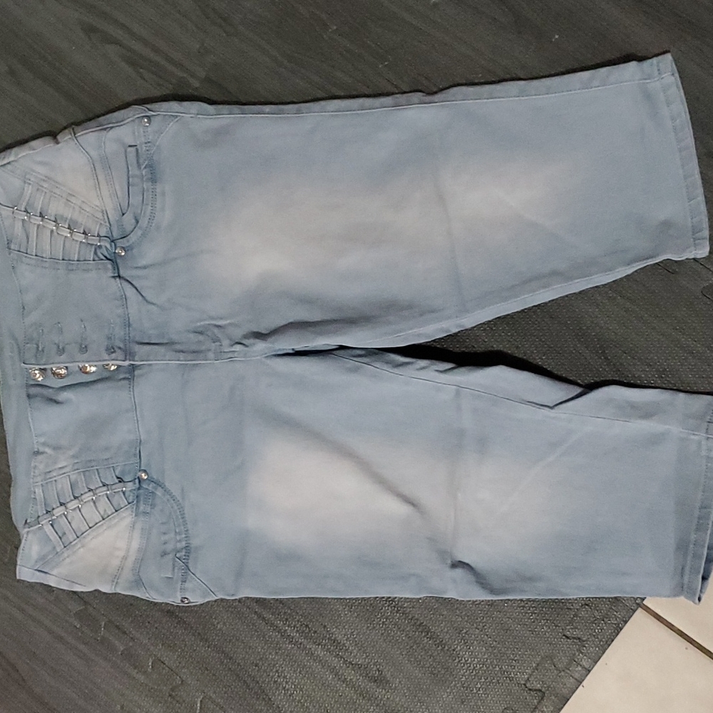Light wash Capri